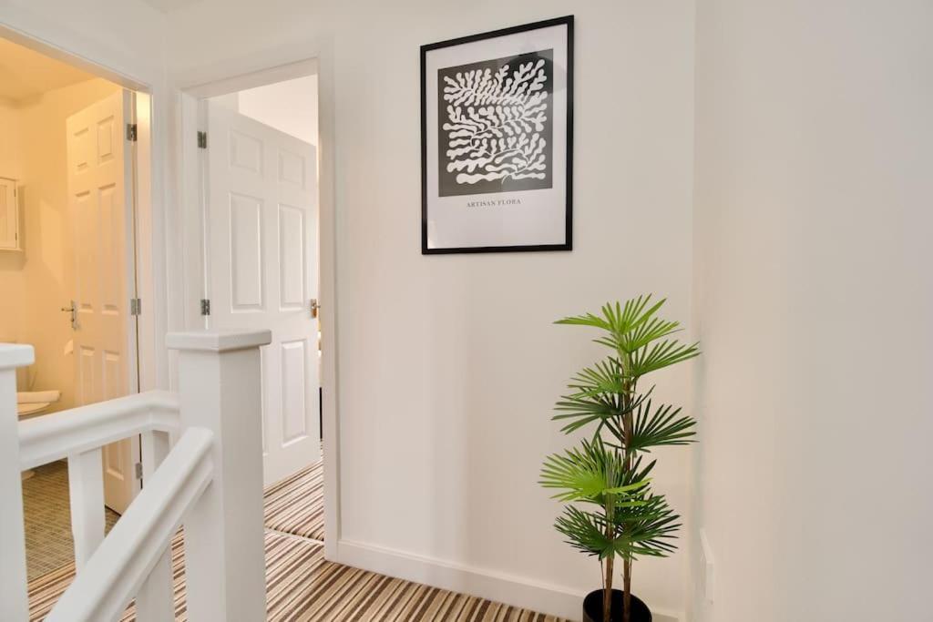 Highley'S Nest - Fully Furnished Gem, Free Private Parking, Sky Tv & Netflix Villa Coventry Exterior photo