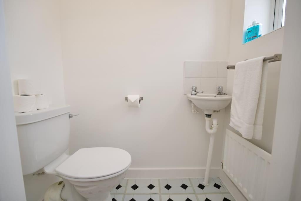 Highley'S Nest - Fully Furnished Gem, Free Private Parking, Sky Tv & Netflix Villa Coventry Exterior photo